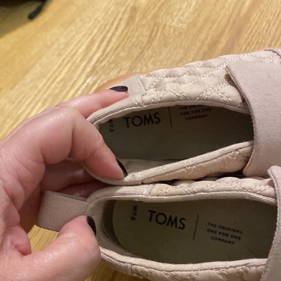 TOMS women’s high top slip on sneakers. - Picture 5 of 7